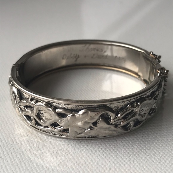 Vintage Jewelry - Vintage Calla Lily Silver Hinged Bracelet / Bangle